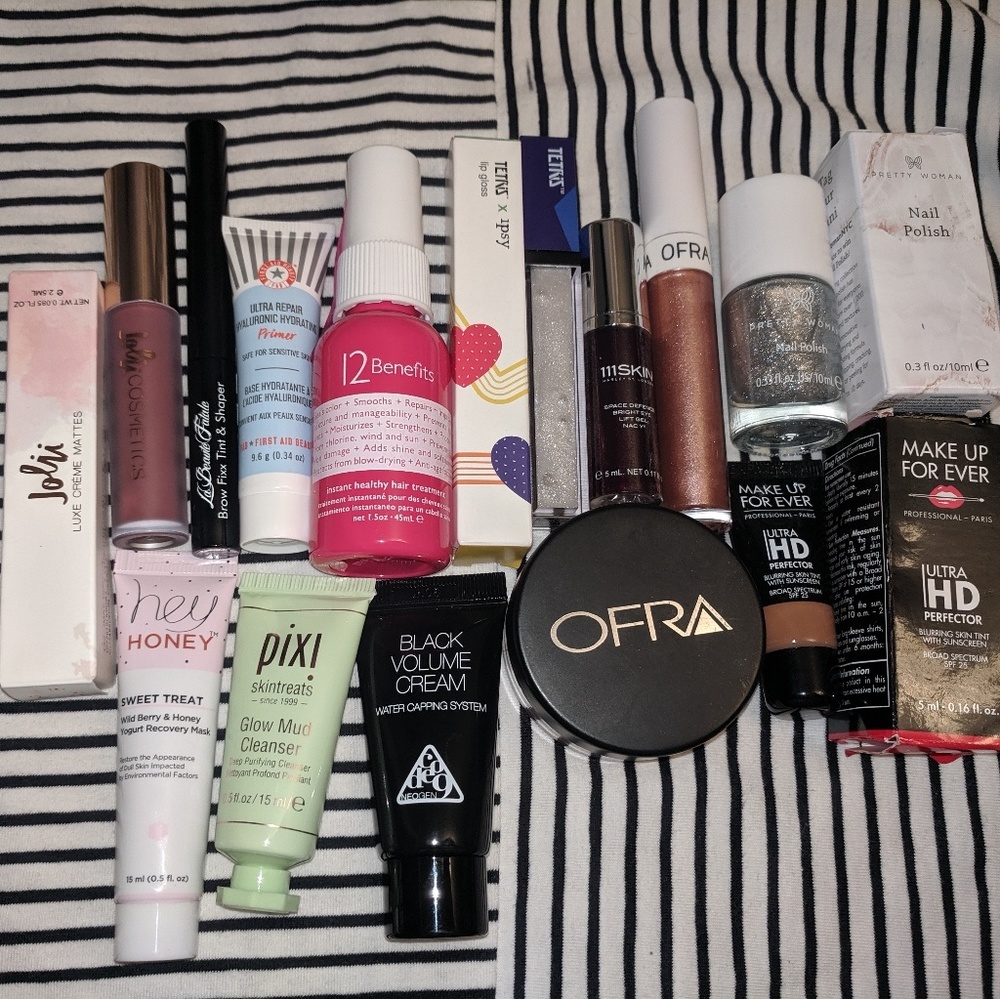 Cosmetics Bundle - Picture 2 of 5